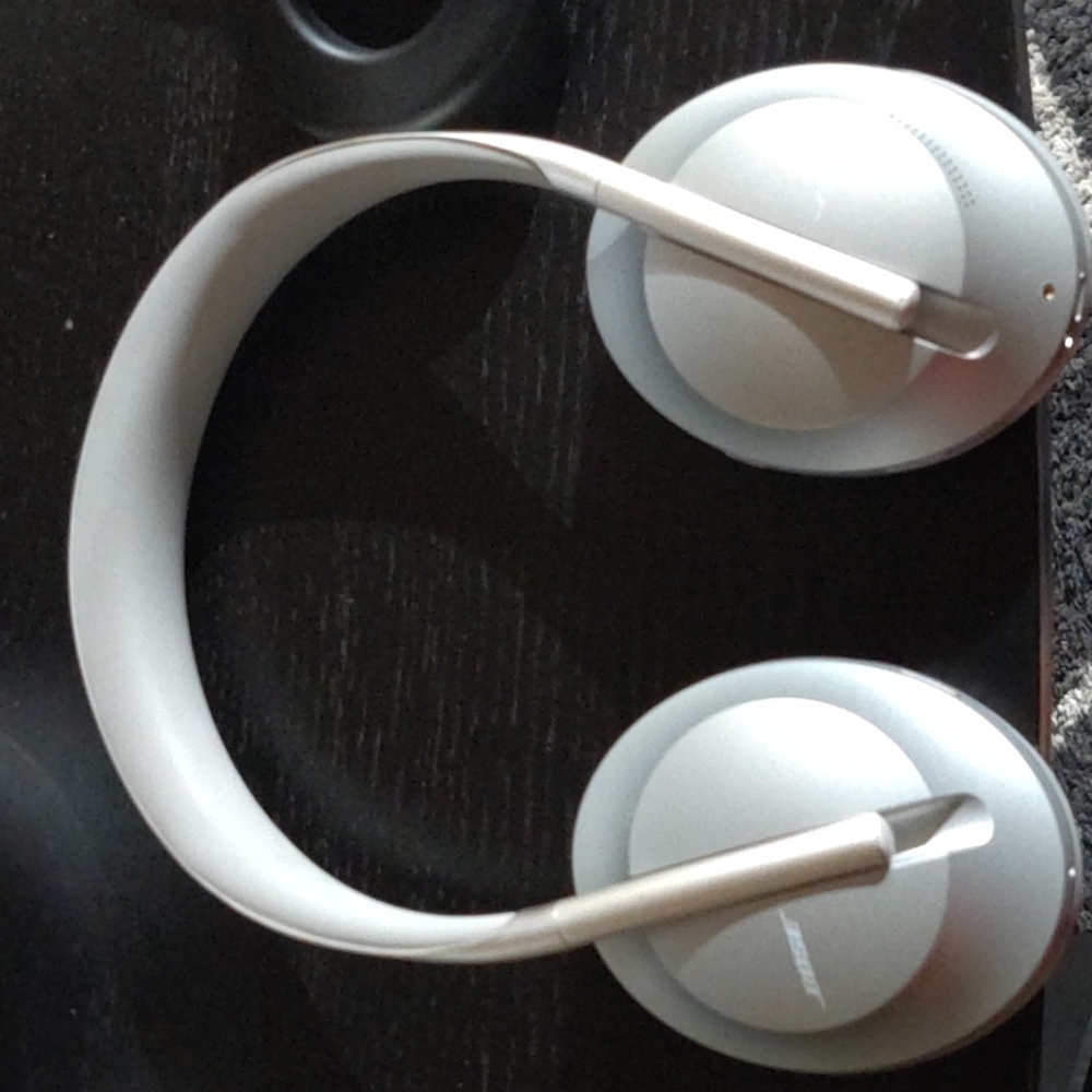 Bose nc 700 wireless headphones